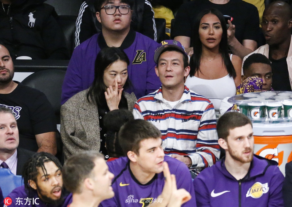 塞维利亚训练开放日，冲刺阶段迎来里程碑引欢呼，德甲在即，球探报告显示潜力的简单介绍